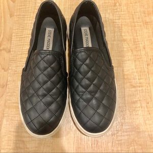 Steve Madden black eccentric-q sneaker